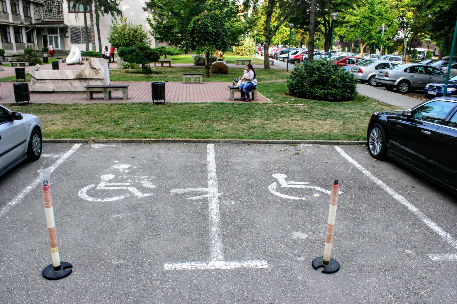 2 / 8 Parcare persoane cu dezabilitati
